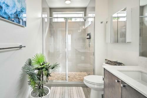 Sleek Townhome In Ballard With Rooftop Deck!