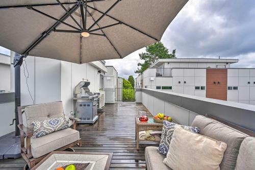 Sleek Townhome In Ballard With Rooftop Deck!