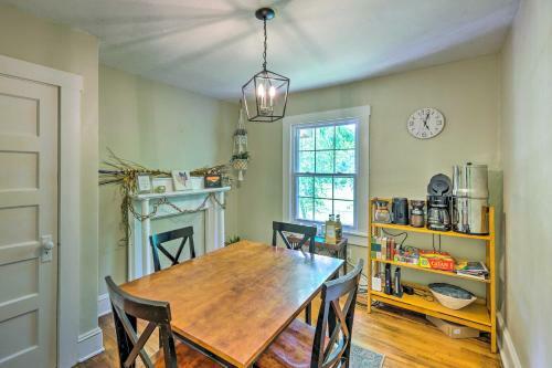 Sun-dappled Fayetteville Home With Fire Pit!