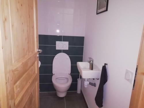 Chalet Rivendell, Morzine Sleeps 10 With Garage