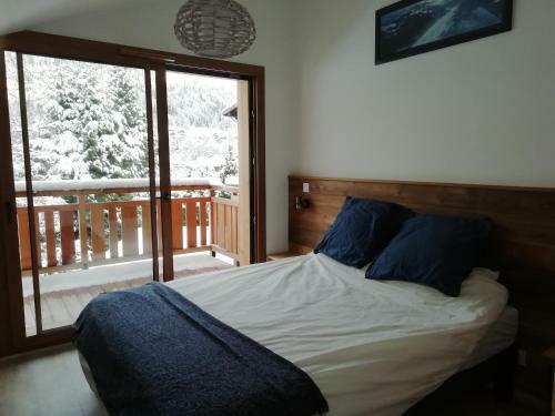 Chalet Rivendell, Morzine Sleeps 10 With Garage