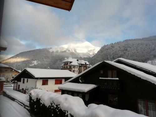 Chalet Rivendell, Morzine Sleeps 10 With Garage