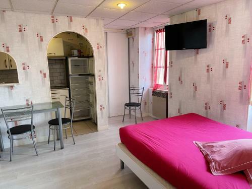 Apartamento Studio Avec Terrasse Amenagee Et Wifi A Neris Les Bains