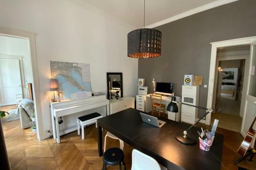 Haussmannian Apartment 135 M In Nantes