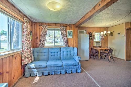 Convenient Cabin With Access To 3 Boat Docks!