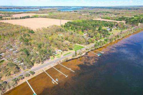 Convenient Cabin With Access To 3 Boat Docks!