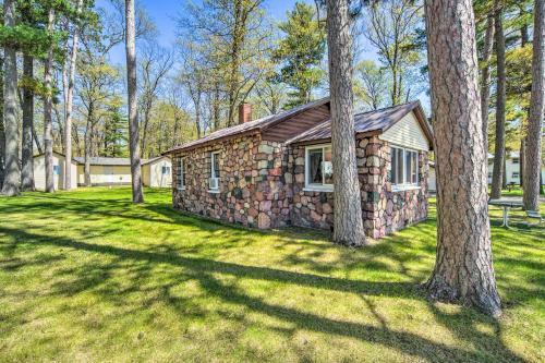 Convenient Cabin With Access To 3 Boat Docks!