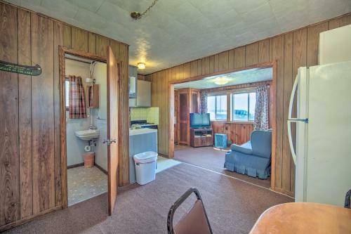 Convenient Cabin With Access To 3 Boat Docks!