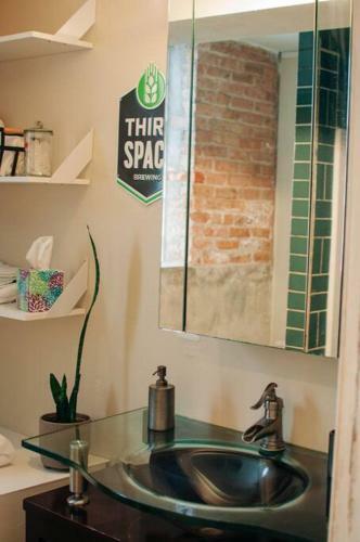 Cozy Garden Apartment In Eclectic Riverwest