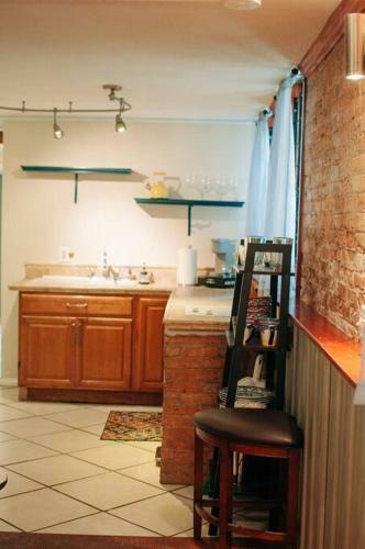 Cozy Garden Apartment In Eclectic Riverwest