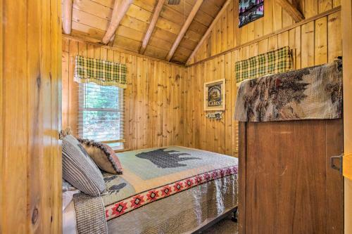 Charming Cabin With Grill And Dock - Walk To Lake