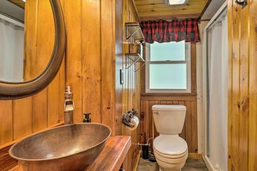 Charming Cabin With Grill And Dock - Walk To Lake