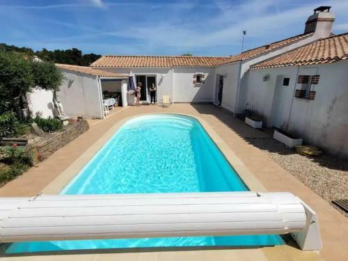 Charming Holiday Home In Notre-dame-de-monts With Pool