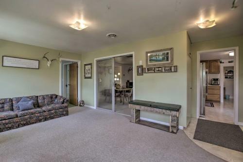 Walkable Ten Sleep House With Patio And Sunroom!