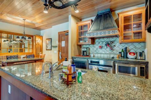 Village At Palisades Tahoe #2216