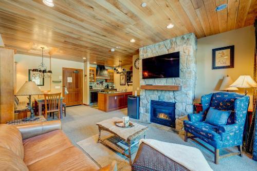 Village At Palisades Tahoe #2216