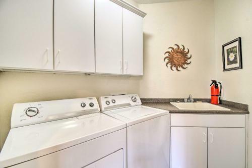 Chic Anthem Home With Patio Hike, Golf, Relax!