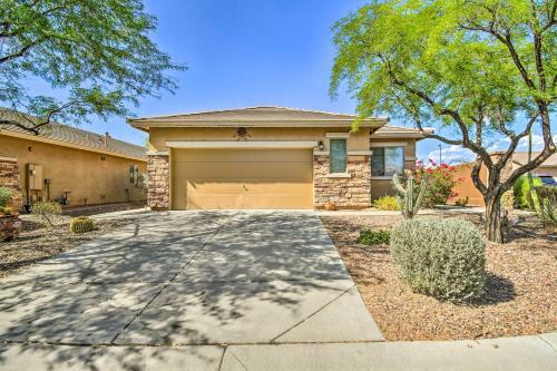 Chic Anthem Home With Patio Hike, Golf, Relax!