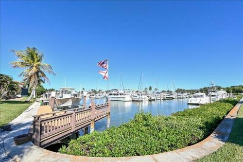 Buttonwd 813 - Buttonwood Home