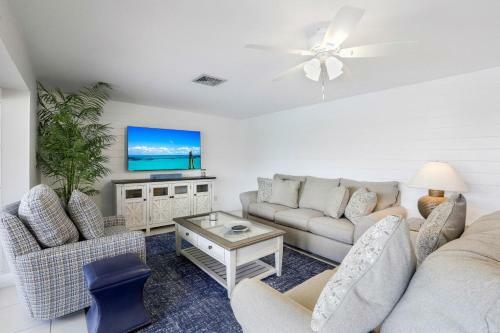 1143 Edington Place