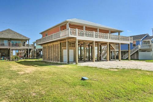 Coastal Crystal Beach Escape - Walk To Beach!