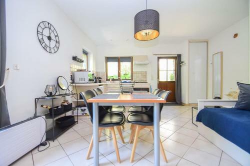 Maison De Vacances 4 Pers Avec Piscine Commune