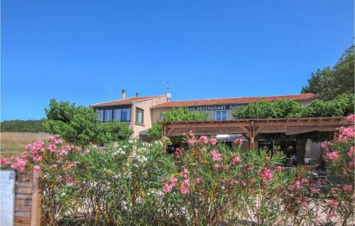Nice Apartment In Reauville With Wifi And 2 Bedrooms