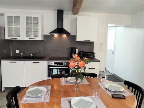 G�te R�m�rangles, 3 Pi�ces, 6 Personnes - Fr-1-526-32