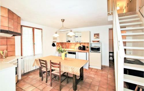 Beautiful Home In Robion With Wifi And 2 Bedrooms