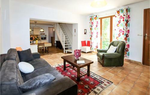 Beautiful Home In Robion With Wifi And 2 Bedrooms