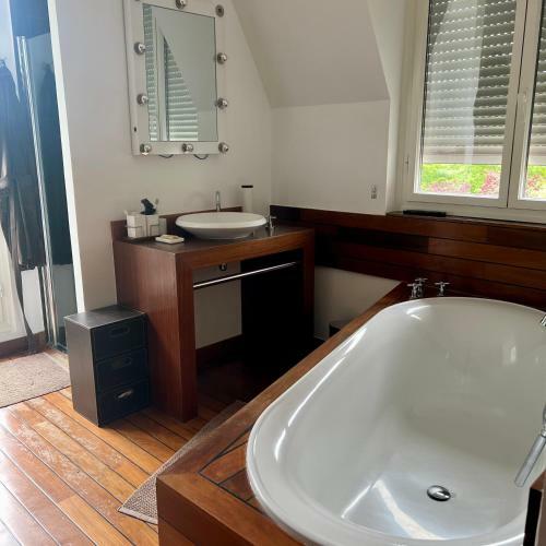 Villa Avec Vue Et Piscine � Moins D'1h De Paris