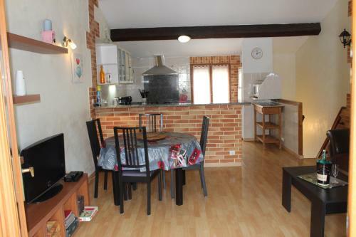 Au Calme Et Proche Commerces Maison De Village De 67 M2 - 4emile7