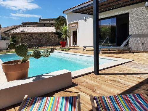 Inviting Villa In Sainte Valiere With Private Pool