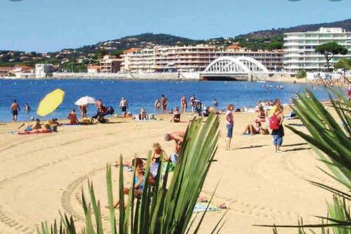 Behagliches Reihenendhaus Mit Sch�ner Terrasse