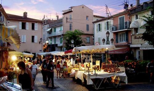 Behagliches Reihenendhaus Mit Sch�ner Terrasse