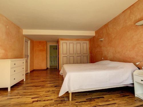 Villa Rental With Swimming Pool In Sainte-maxime