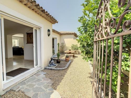 Villa Rental With Swimming Pool In Sainte-maxime