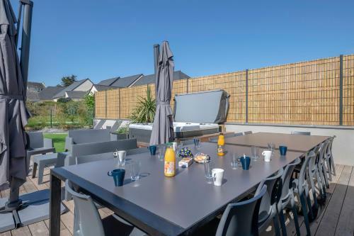 Maison Moderne Avec Piscine Et Jacuzzi Pour 15 Personnes !