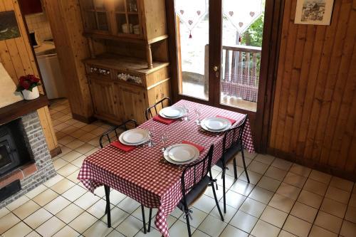 Wooden House With Garden And Terace !