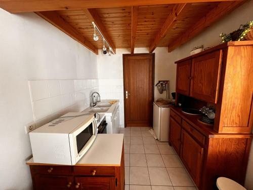 Maison Saint-mathurin, 1 Pi�ce, 2 Personnes - Fr-1-197-546