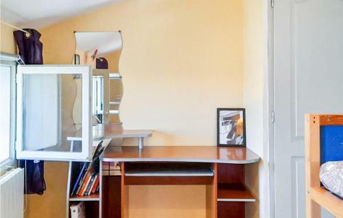 Nice Home In Sanary-sur-mer With Wifi And 3 Bedrooms