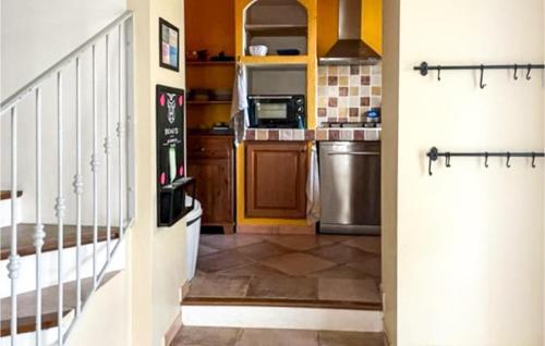 Nice Home In Sanary-sur-mer With Wifi And 3 Bedrooms