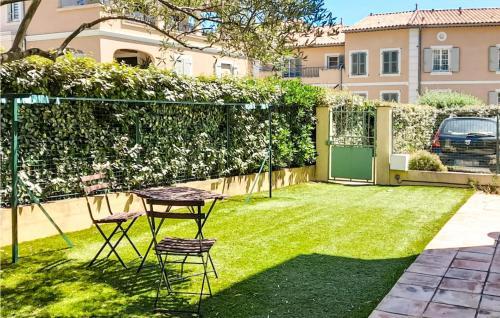 Nice Home In Sanary-sur-mer With Wifi And 3 Bedrooms