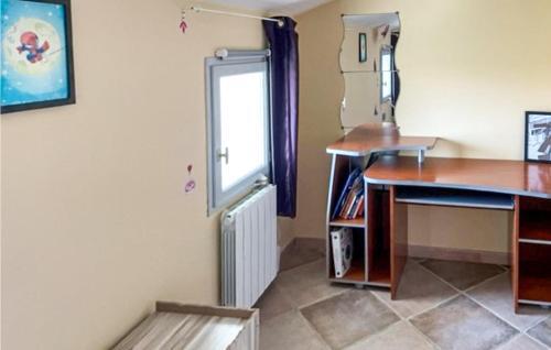 Nice Home In Sanary-sur-mer With Wifi And 3 Bedrooms