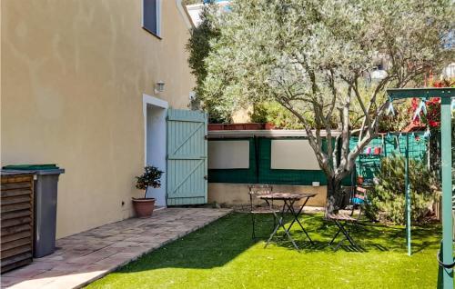 Nice Home In Sanary-sur-mer With Wifi And 3 Bedrooms