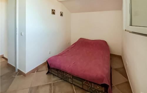 Nice Home In Sanary-sur-mer With Wifi And 3 Bedrooms