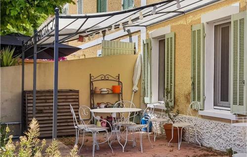 Nice Home In Sanary-sur-mer With Wifi And 3 Bedrooms