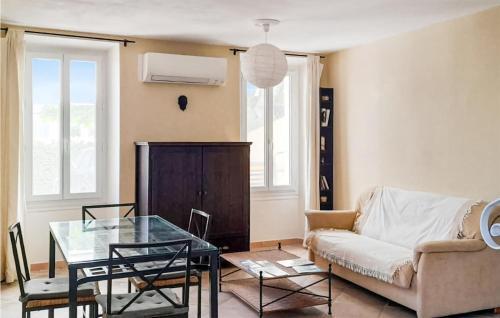 Nice Home In Sanary-sur-mer With Wifi And 3 Bedrooms