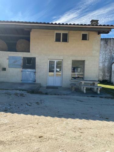 Hostal Petite Annexe Avec Piscine Commune