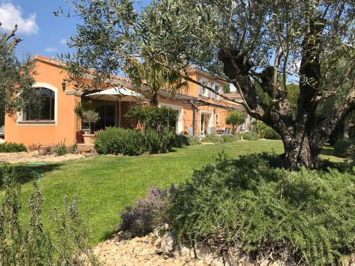 Villa Maison Proven�ale Avec Piscine Et Jardin Privatifs